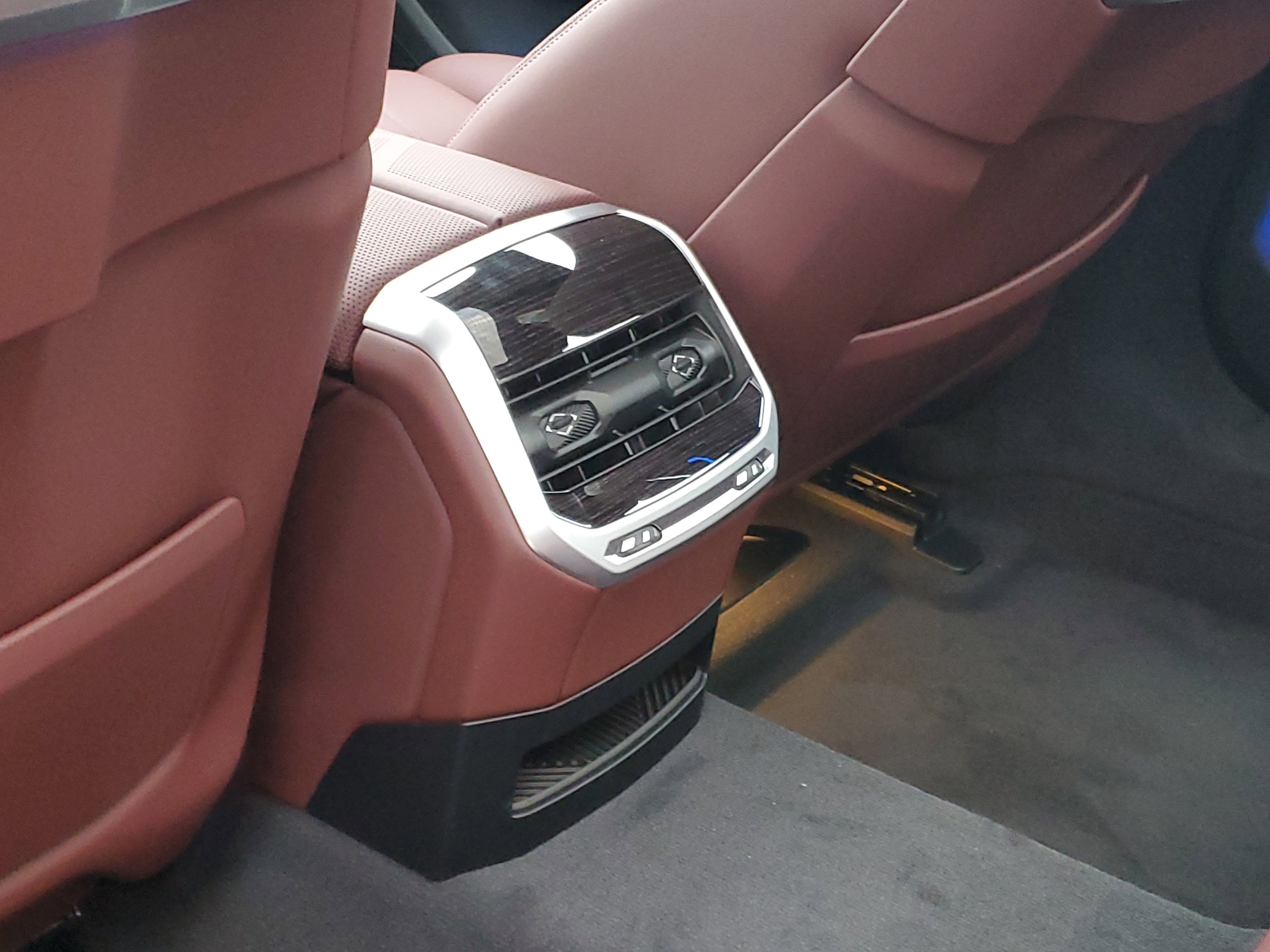 New 2026 BMW 740i xDrive image 27