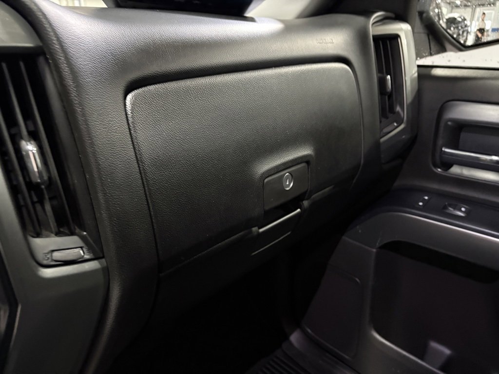 Used 2018 Chevrolet Silverado 1500 LT w/ LT Eassist Package image 19