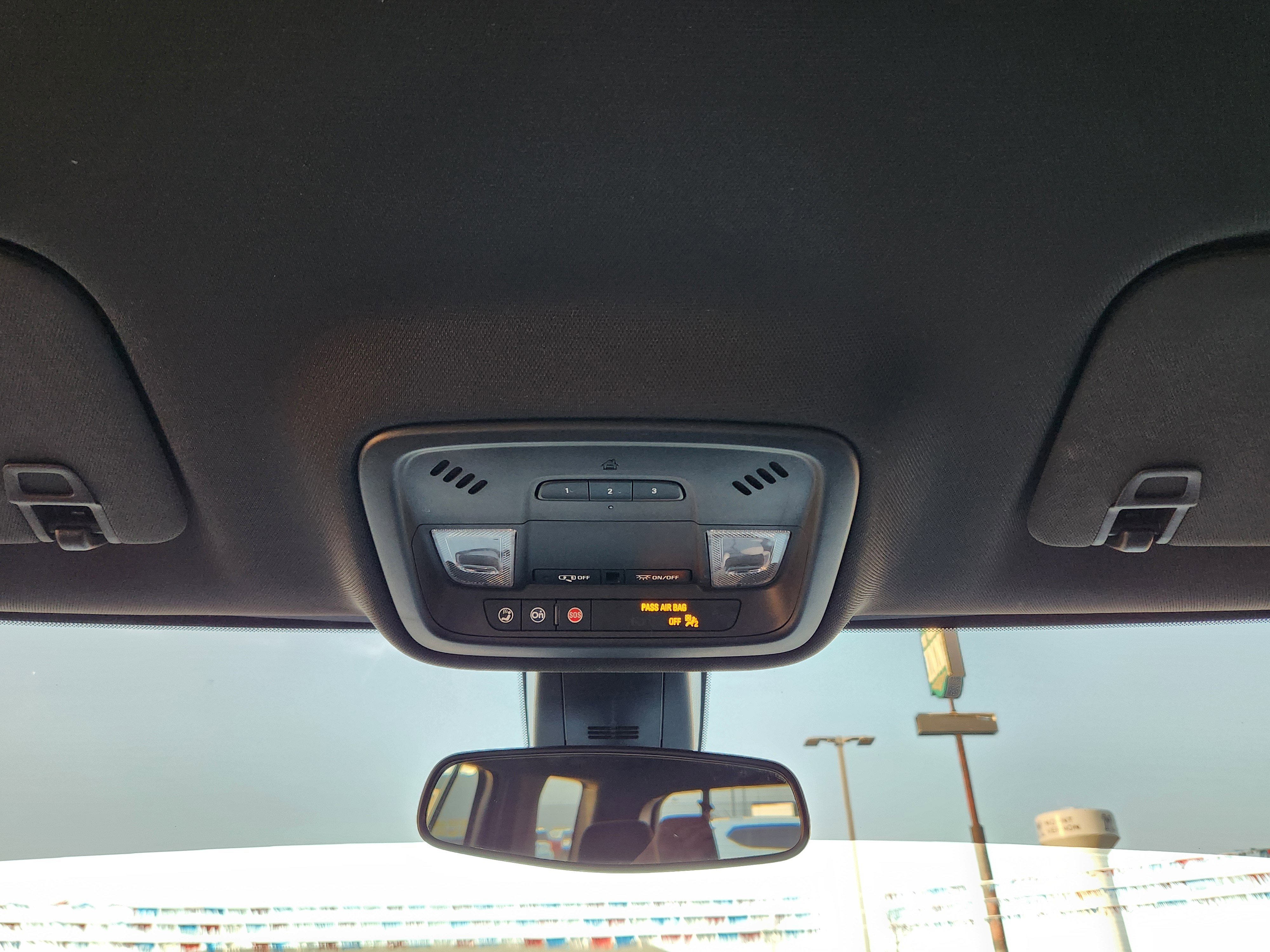 Used 2022 Chevrolet Traverse LT FWD image 21