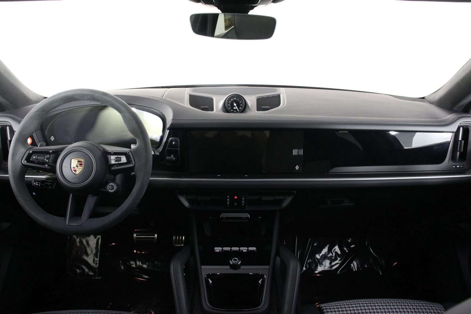 Certified 2025 Porsche Cayenne S image 11