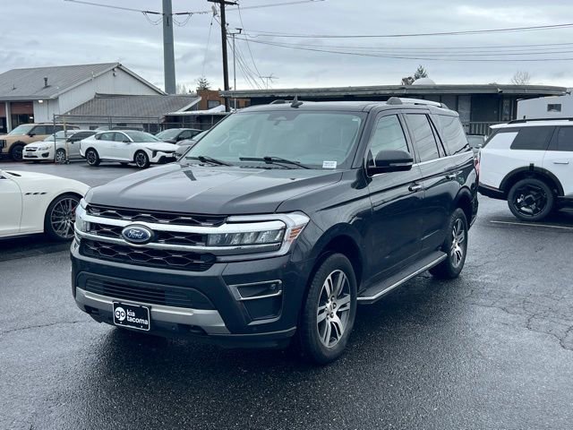 Used 2023 Ford Expedition Limited image 3