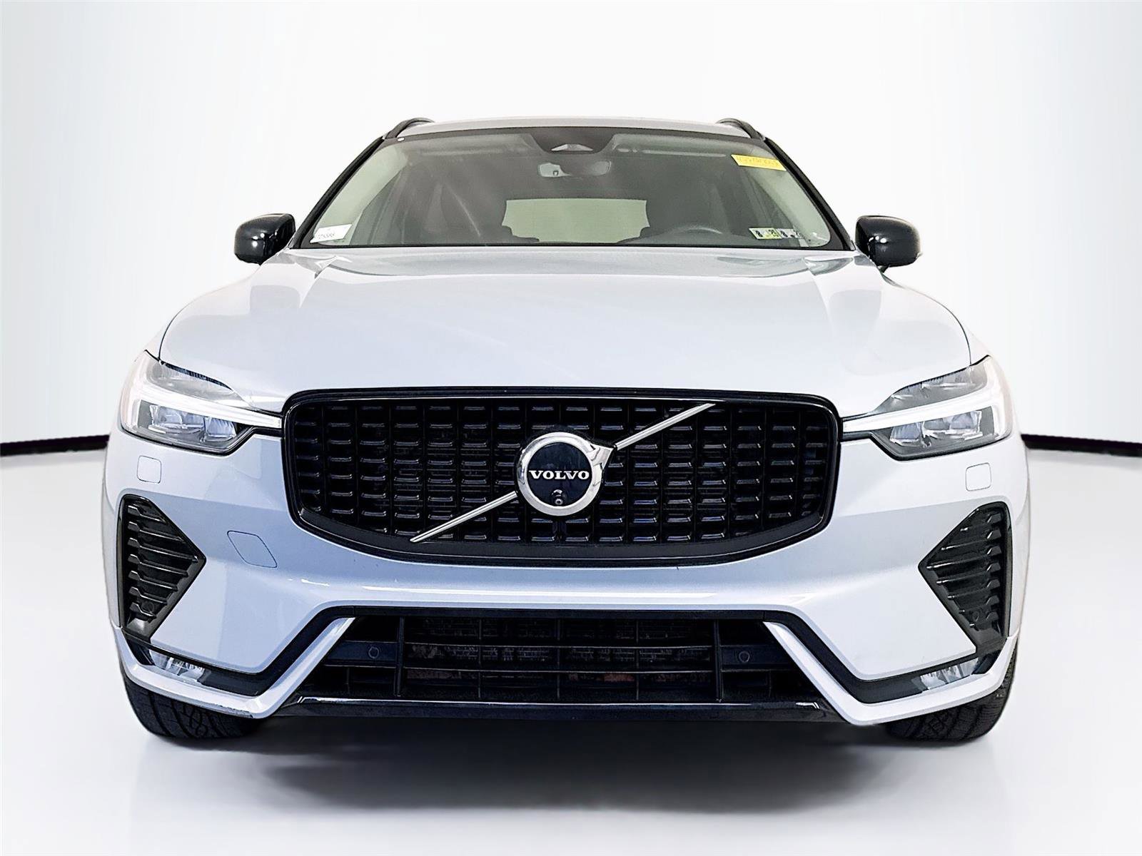 Used 2024 Volvo XC60 B5 Plus w/ Protection Package Premier AWD/4WD image 2