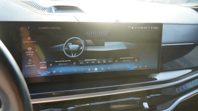 Used 2024 BMW X7 xDrive40i w/ Executive Package AWD/4WD image 25