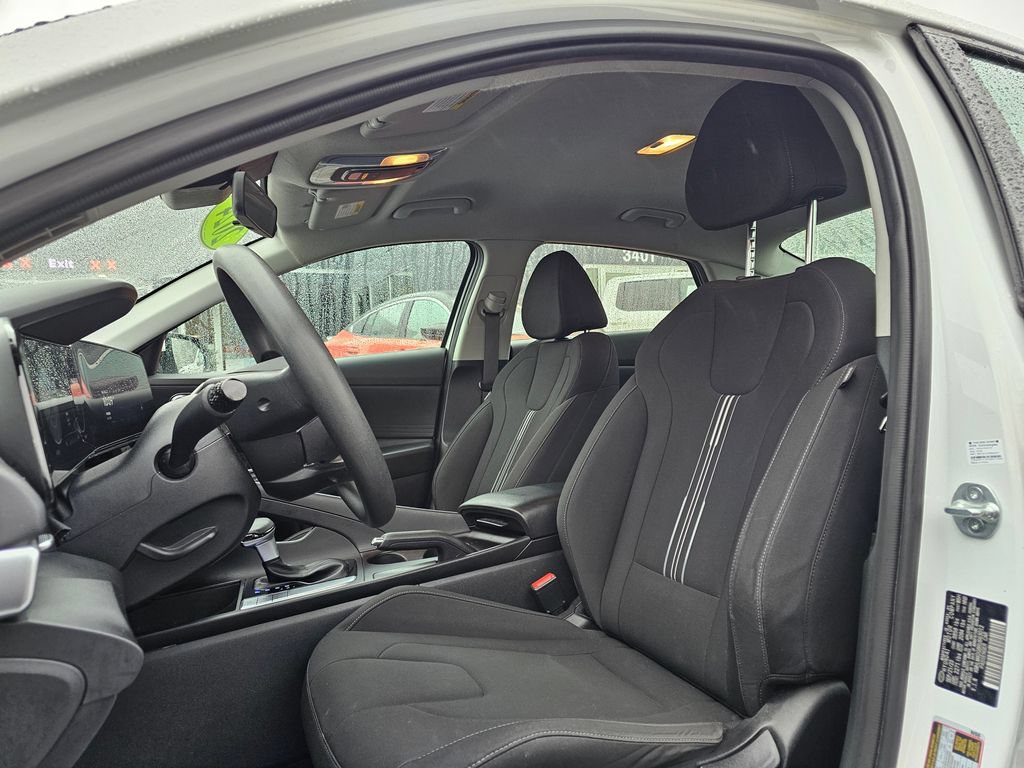 Used 2024 Hyundai Elantra SEL FWD image 17
