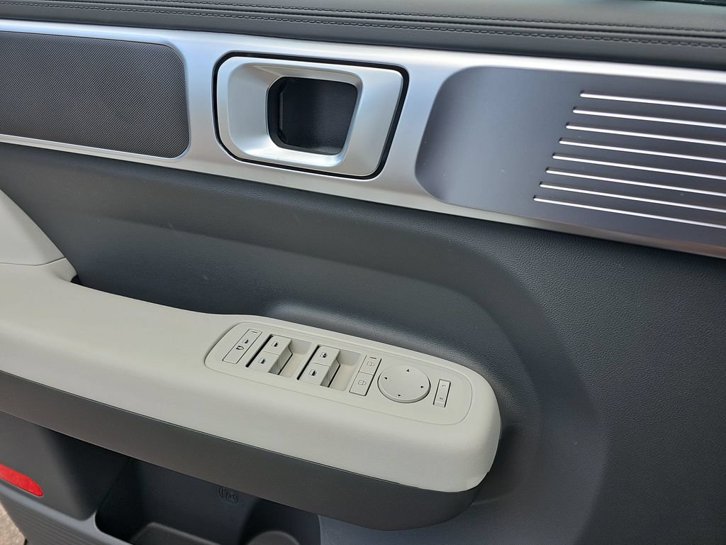 Certified 2025 Hyundai Santa Fe SE FWD image 23