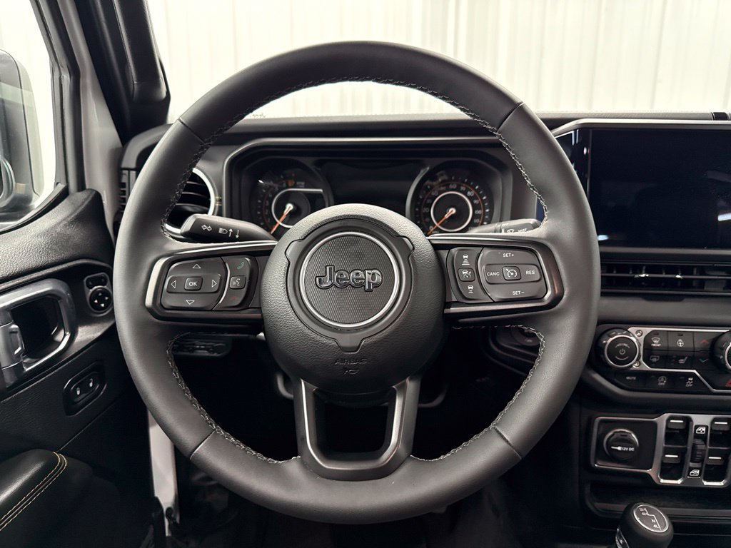 Used 2025 Jeep Gladiator Sport AWD/4WD image 16