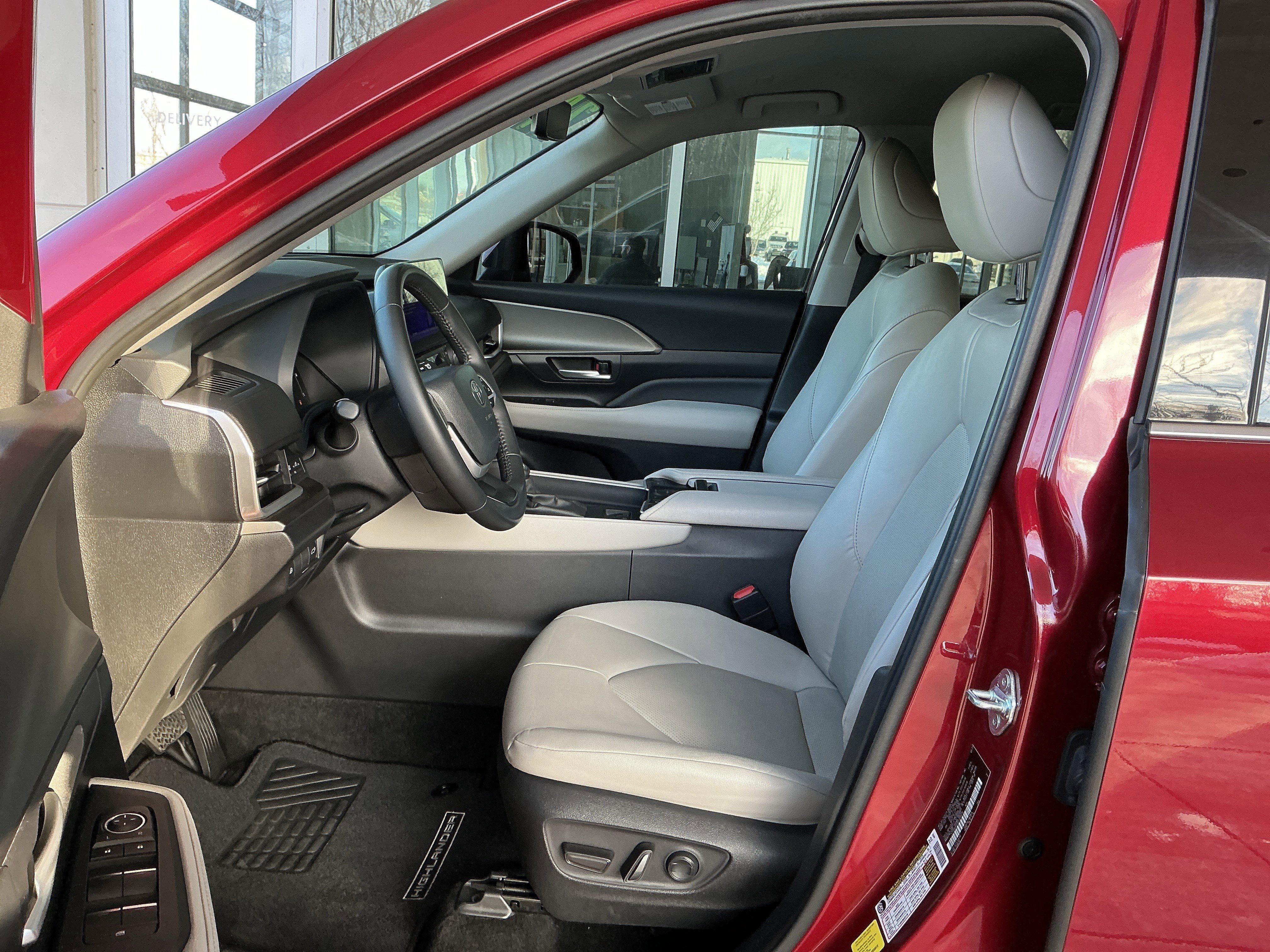 Certified 2024 Toyota Grand Highlander XLE image 6