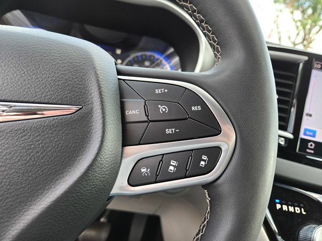Used 2024 Chrysler Pacifica Touring-L FWD image 24