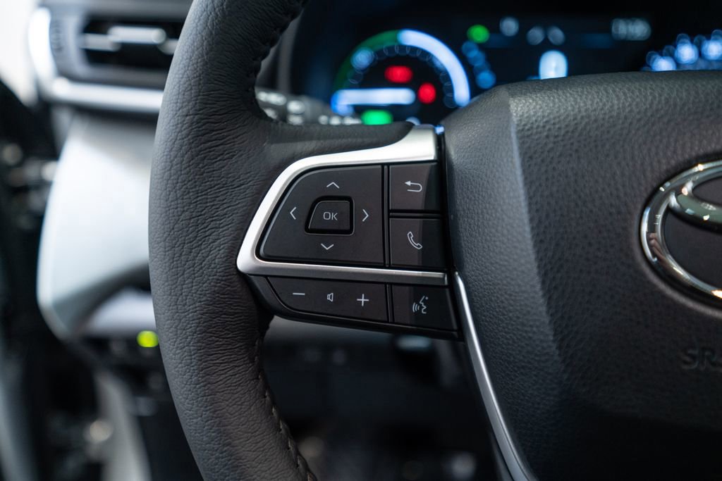 Used 2025 Toyota Sienna XLE AWD/4WD image 19