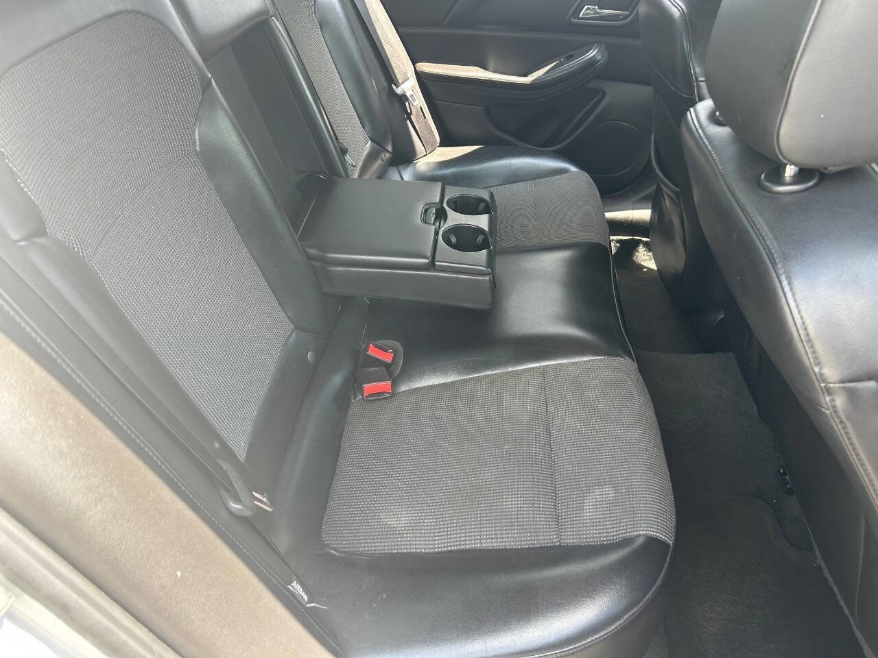 Used 2016 Chevrolet Malibu LT FWD image 15