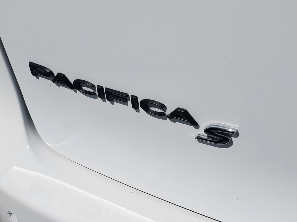 Used 2025 Chrysler Pacifica Limited FWD image 32