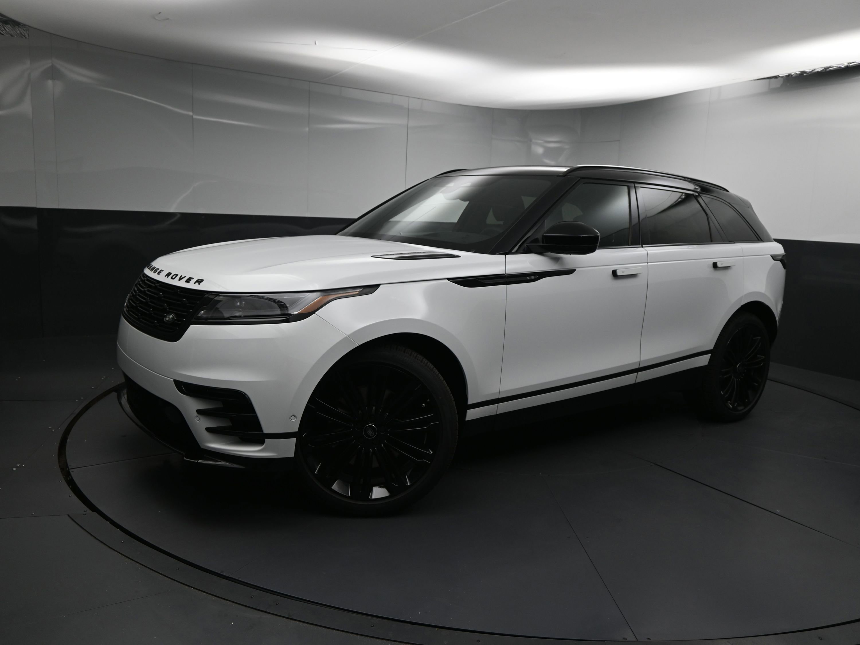 New 2026 Land Rover Range Rover Velar Dynamic SE image 4