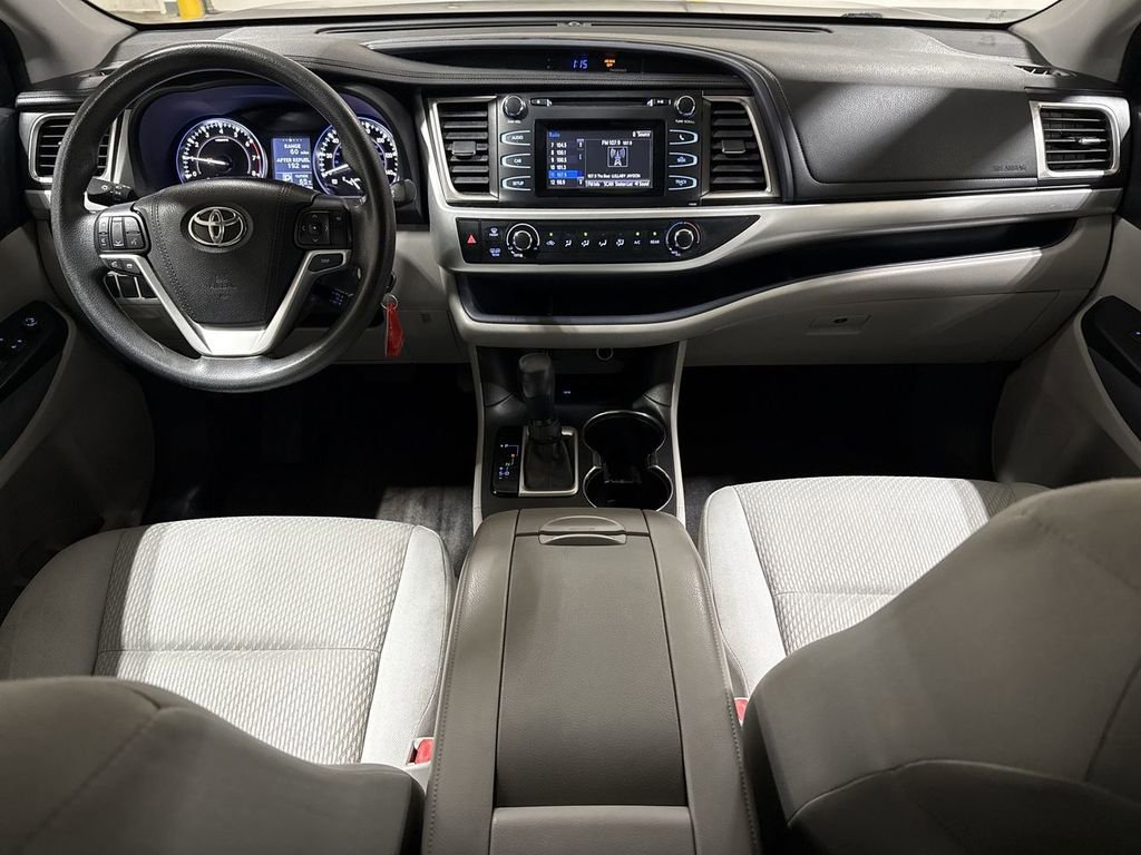 Used 2015 Toyota Highlander LE image 10