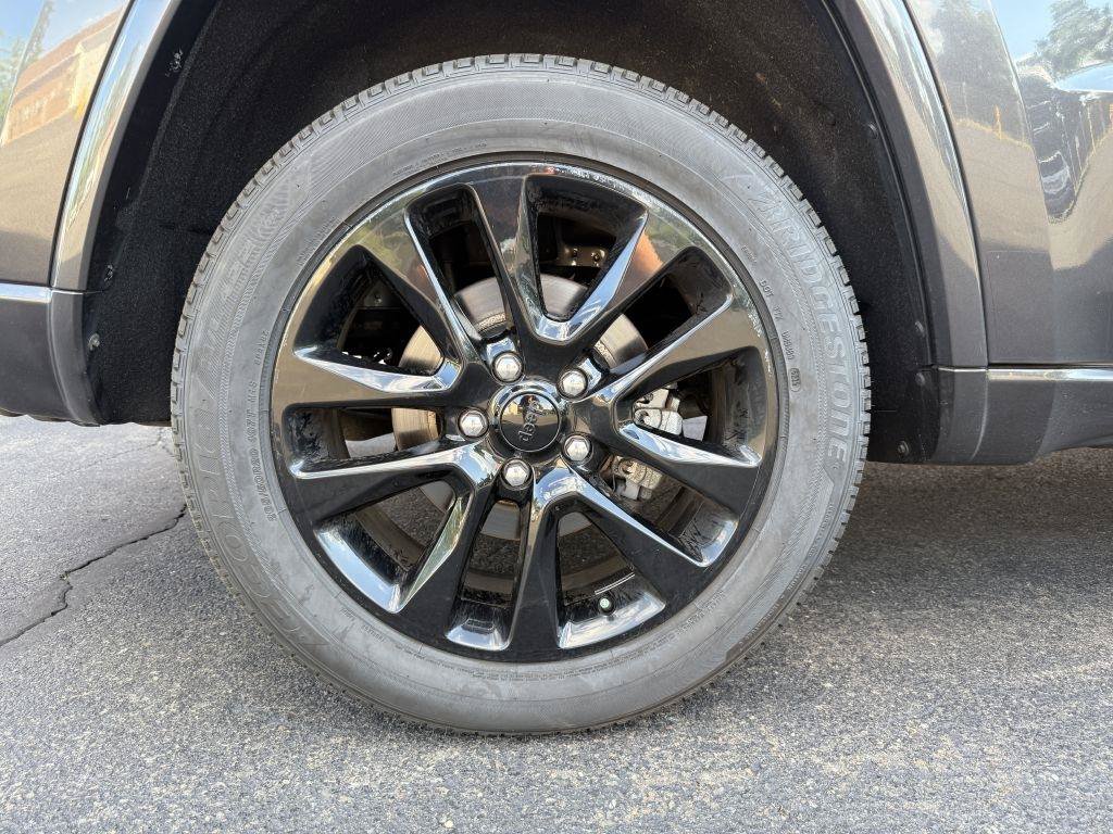 Used 2019 Jeep Grand Cherokee Altitude AWD/4WD image 39
