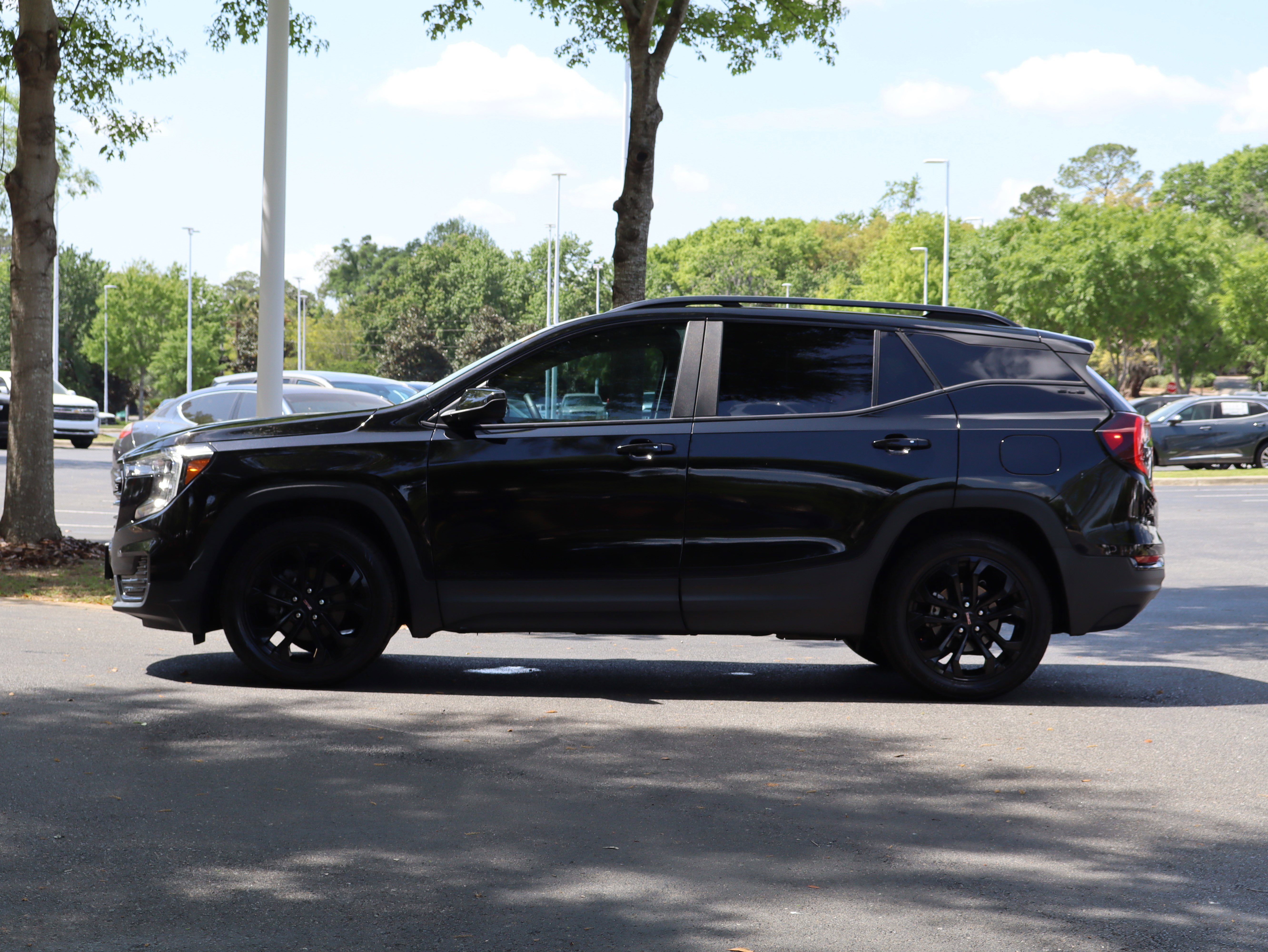 Used 2022 GMC Terrain SLE w/ Driver Convenience Package image 6