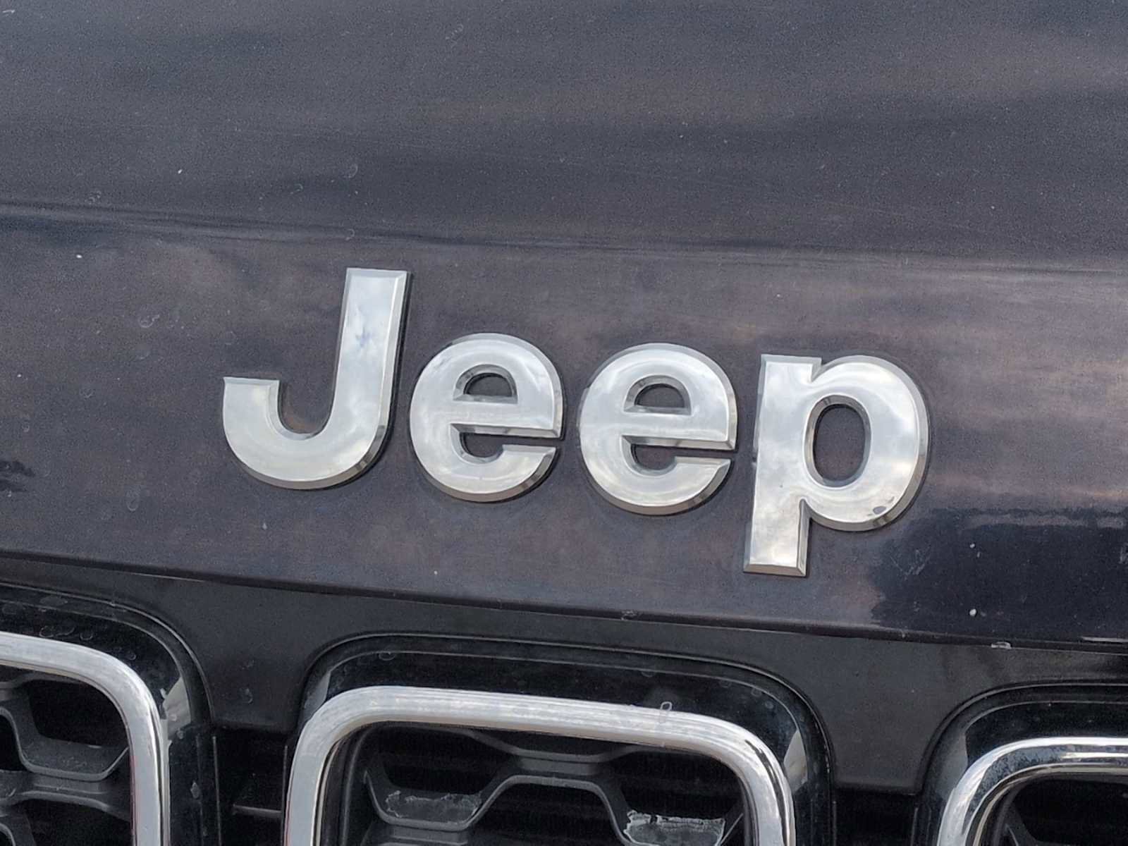 Used 2018 Jeep Grand Cherokee Limited image 11