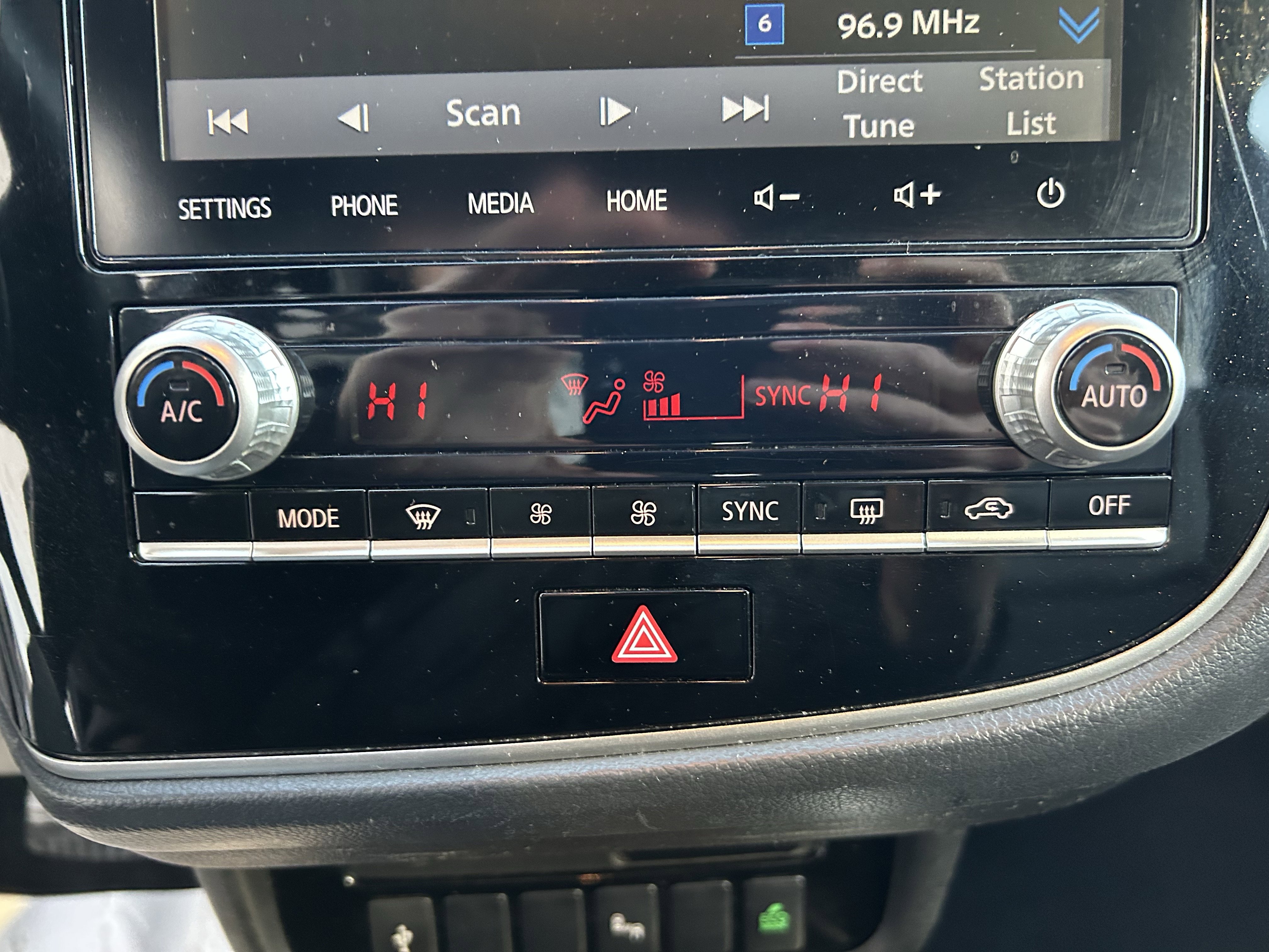 Used 2020 Mitsubishi Outlander LE image 27