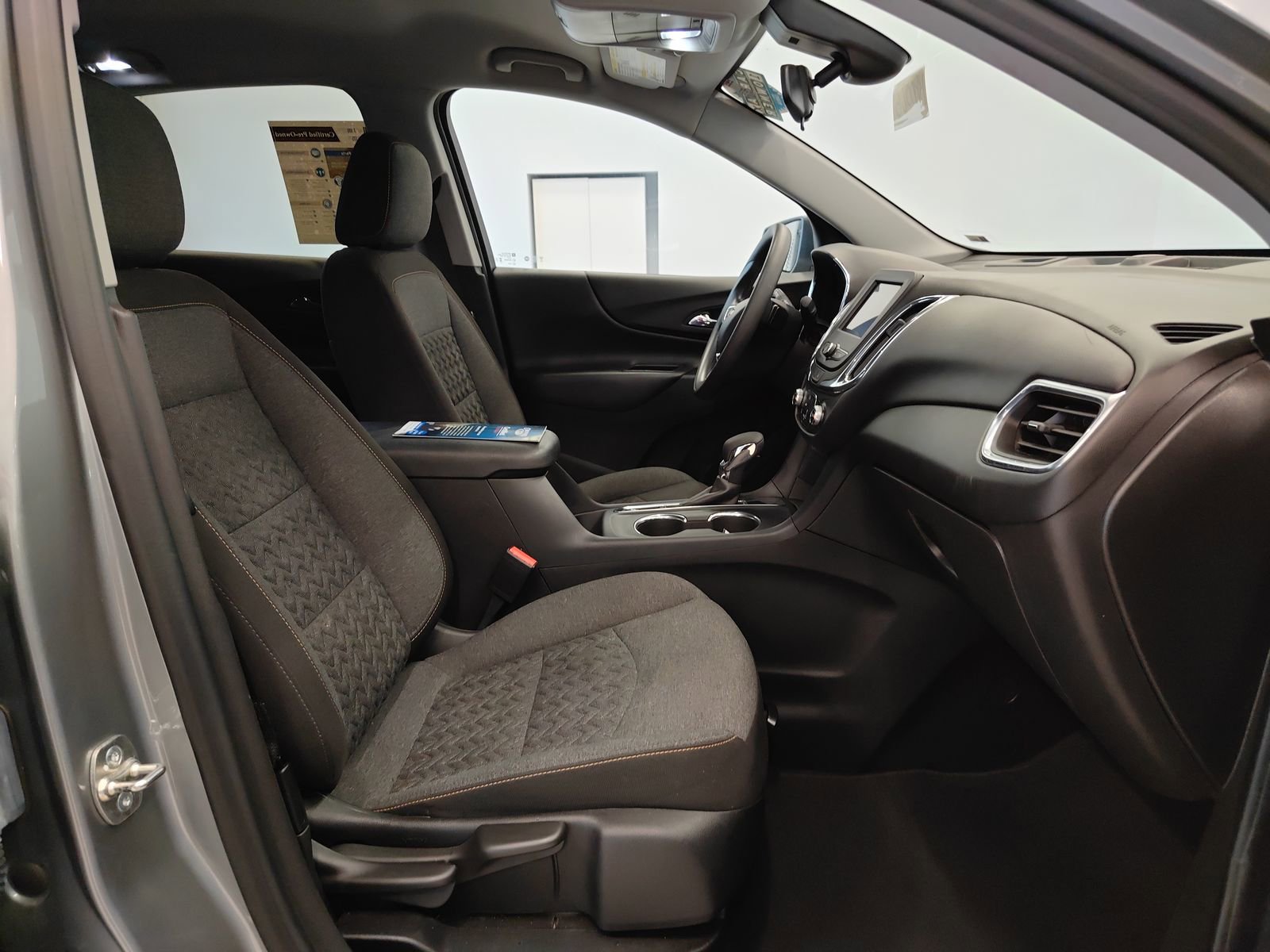 Used 2023 Chevrolet Equinox LT image 35