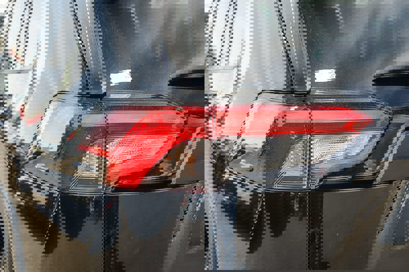 Used 2021 Toyota RAV4 XLE w/ Convenience Package image 7