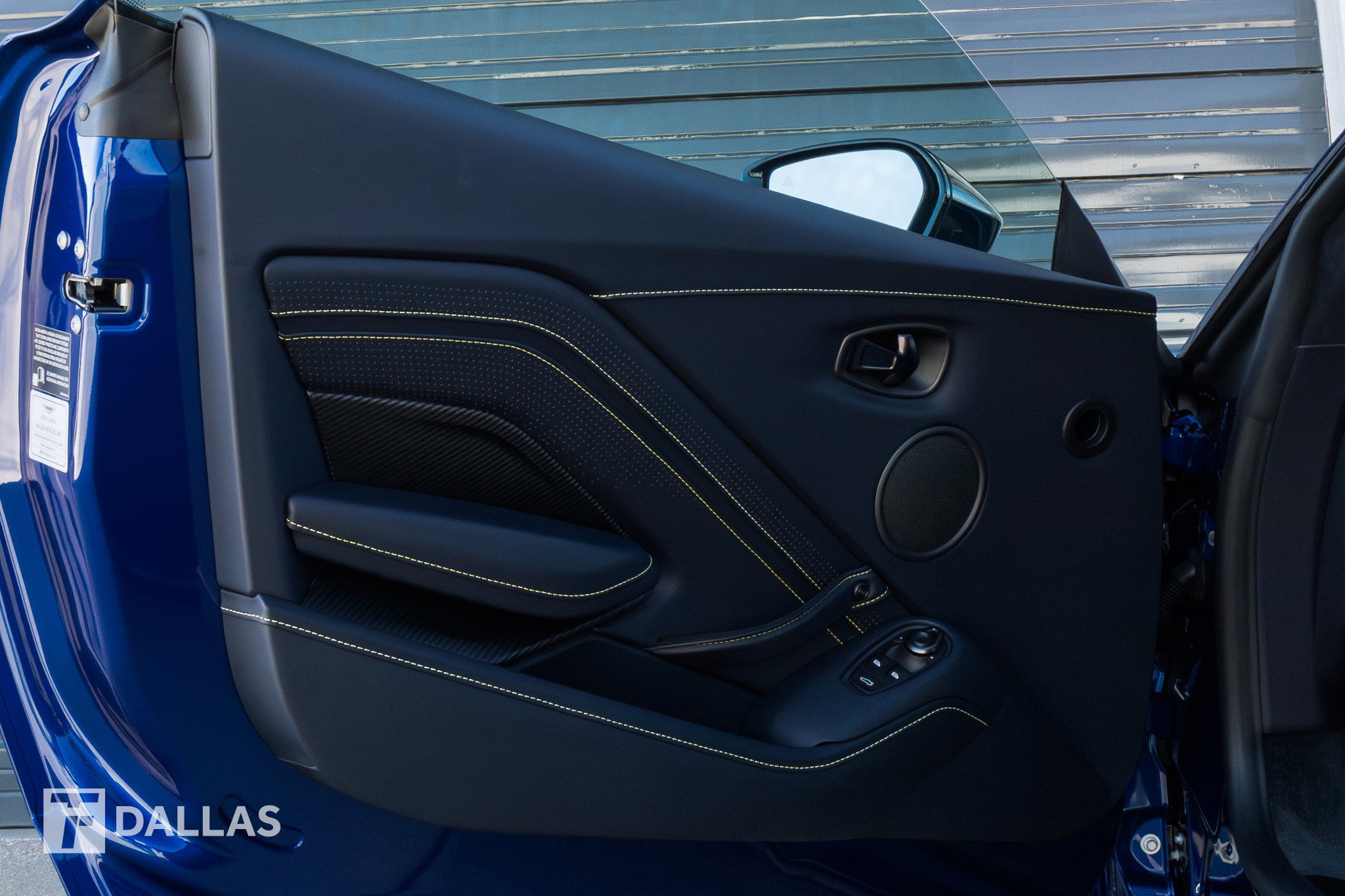 Used 2023 Aston Martin V8 Vantage Coupe image 20