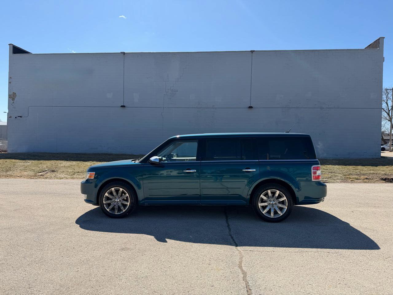 Used 2011 Ford Flex Limited w/ Trailer Tow Pkg Class III image 4