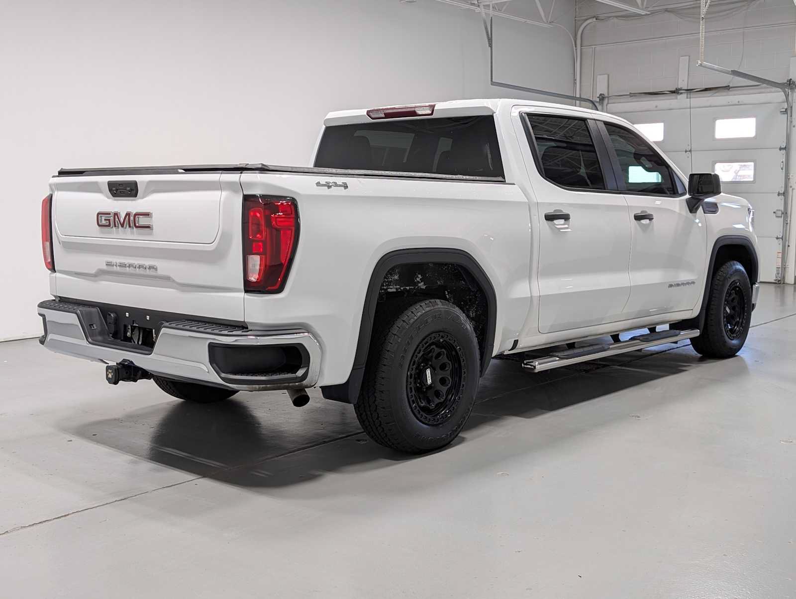 Used 2022 GMC Sierra 1500 Pro w/ Pro Value Package AWD/4WD image 8