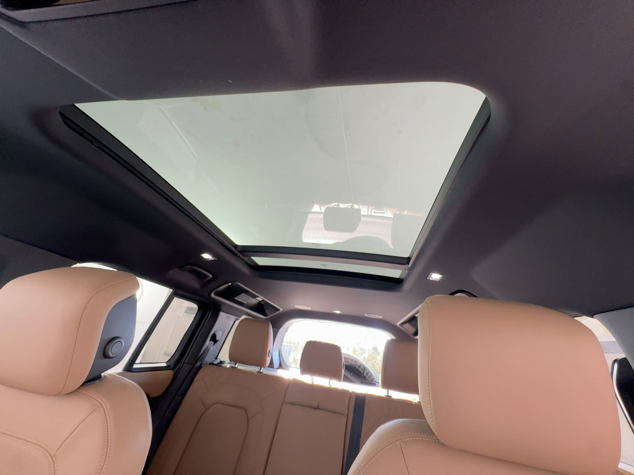 New 2026 Land Rover Defender 110 X-Dynamic SE image 16