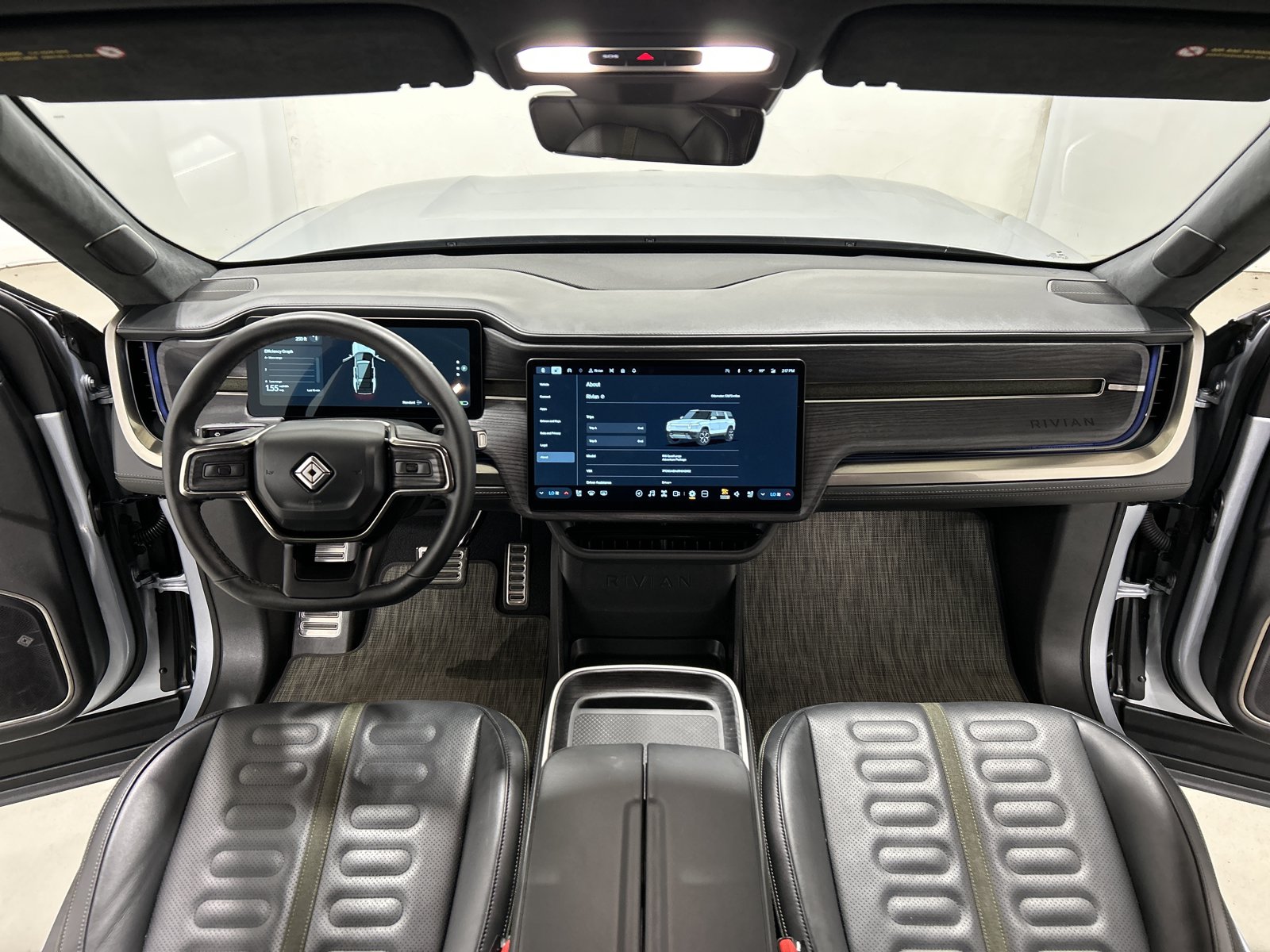 Used 2024 Rivian R1S Adventure AWD/4WD image 27