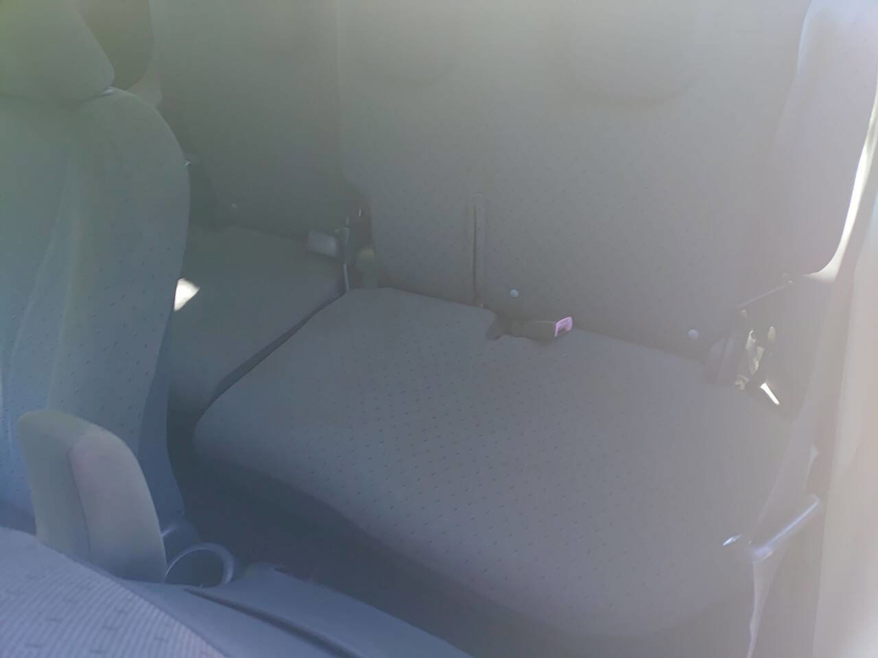 Used 2011 Toyota Yaris 2-Door Hatchback image 9