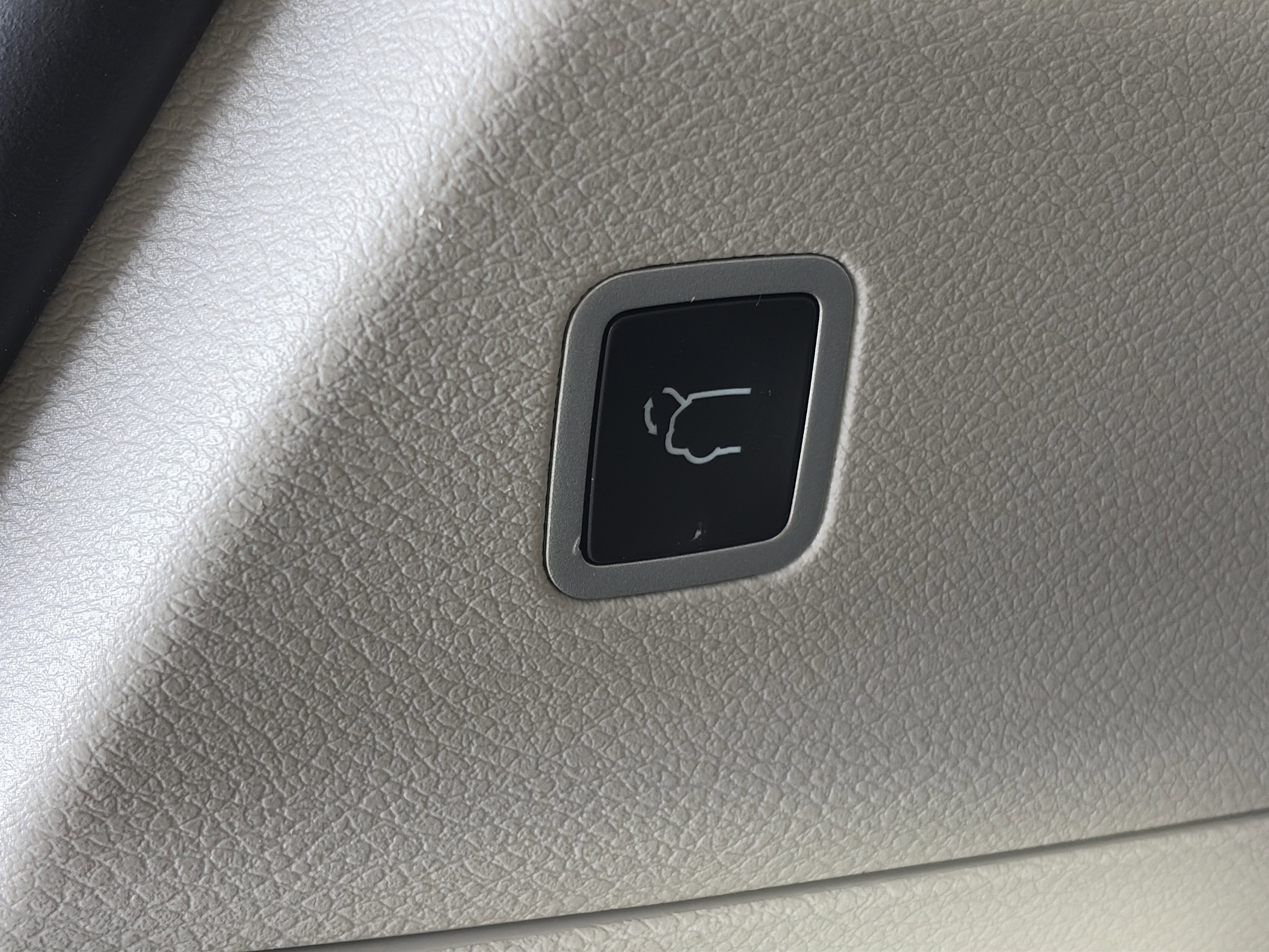 Used 2024 Chrysler Pacifica Touring-L image 16