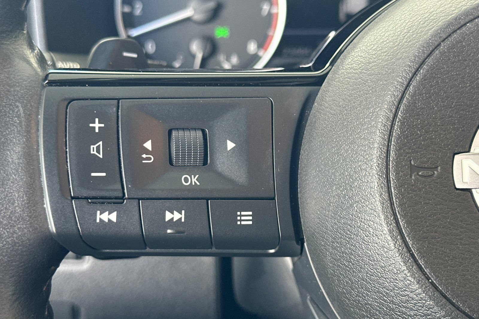 Used 2023 Nissan Rogue SL w/ SL Premium Package FWD image 27