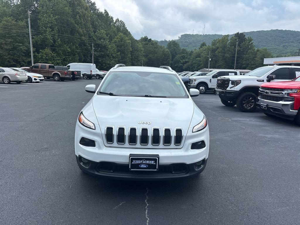 Used 2016 Jeep Cherokee Latitude FWD image 2