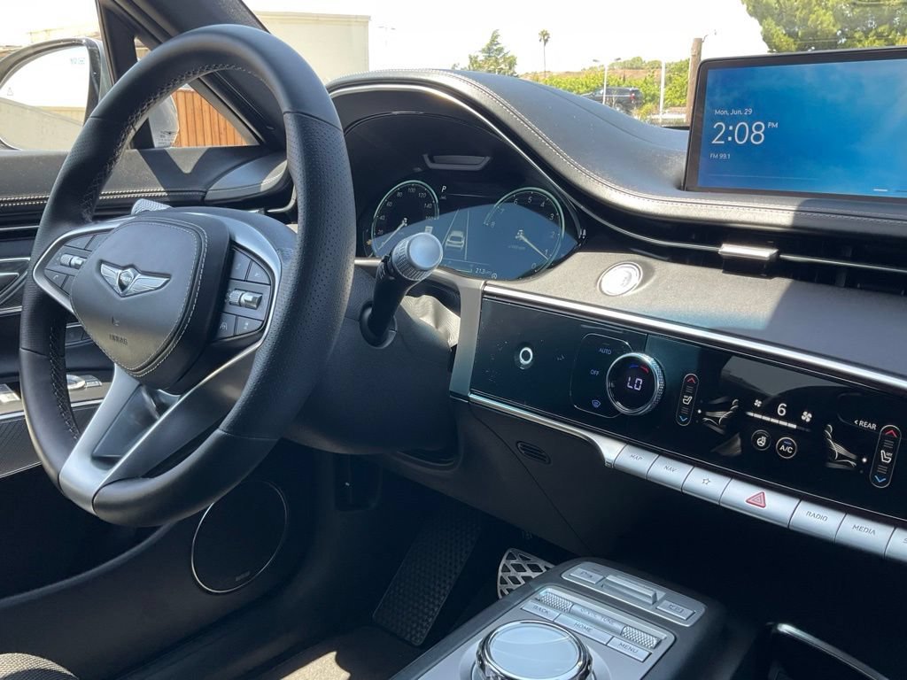 Used 2024 Genesis GV70 2.5T w/ Sport Prestige Package AWD/4WD image 40
