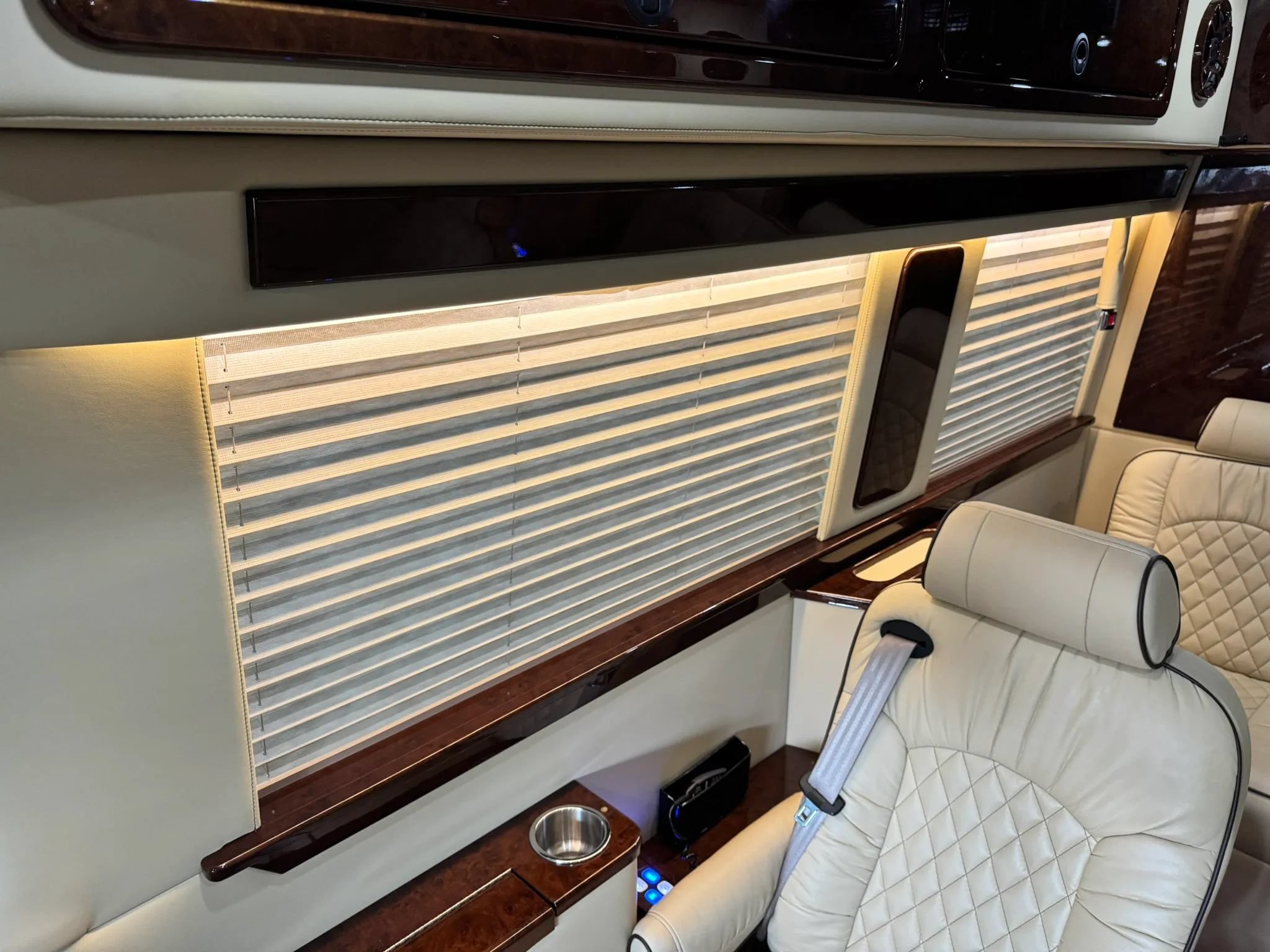 Used 2016 Mercedes-Benz Sprinter 2500 image 47
