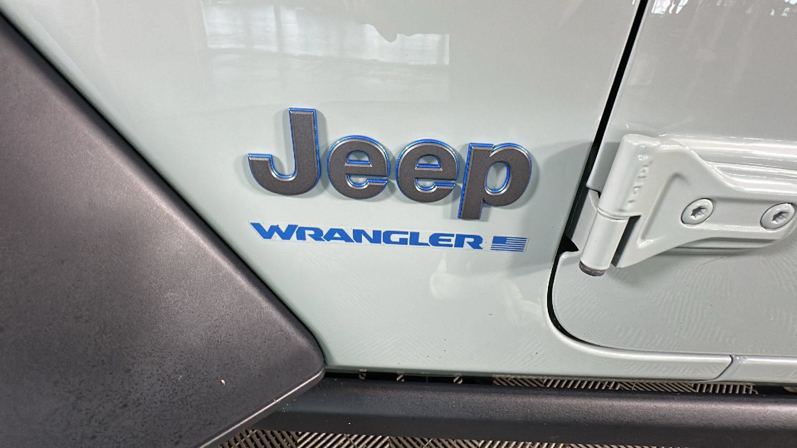 Used 2023 Jeep Wrangler Unlimited w/ Cold Weather Group AWD/4WD image 12