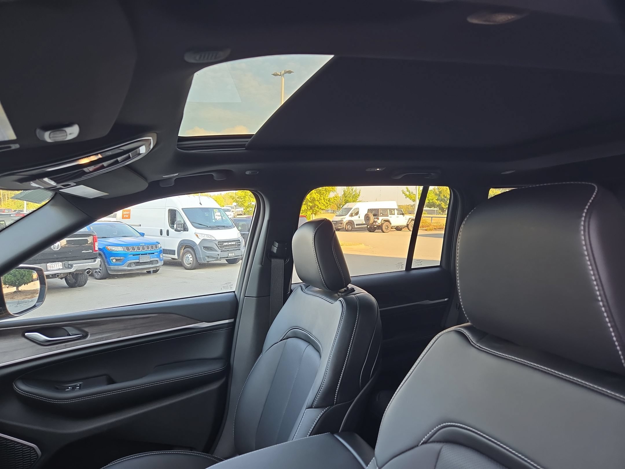 New 2027 Jeep Grand Cherokee Limited AWD/4WD image 19