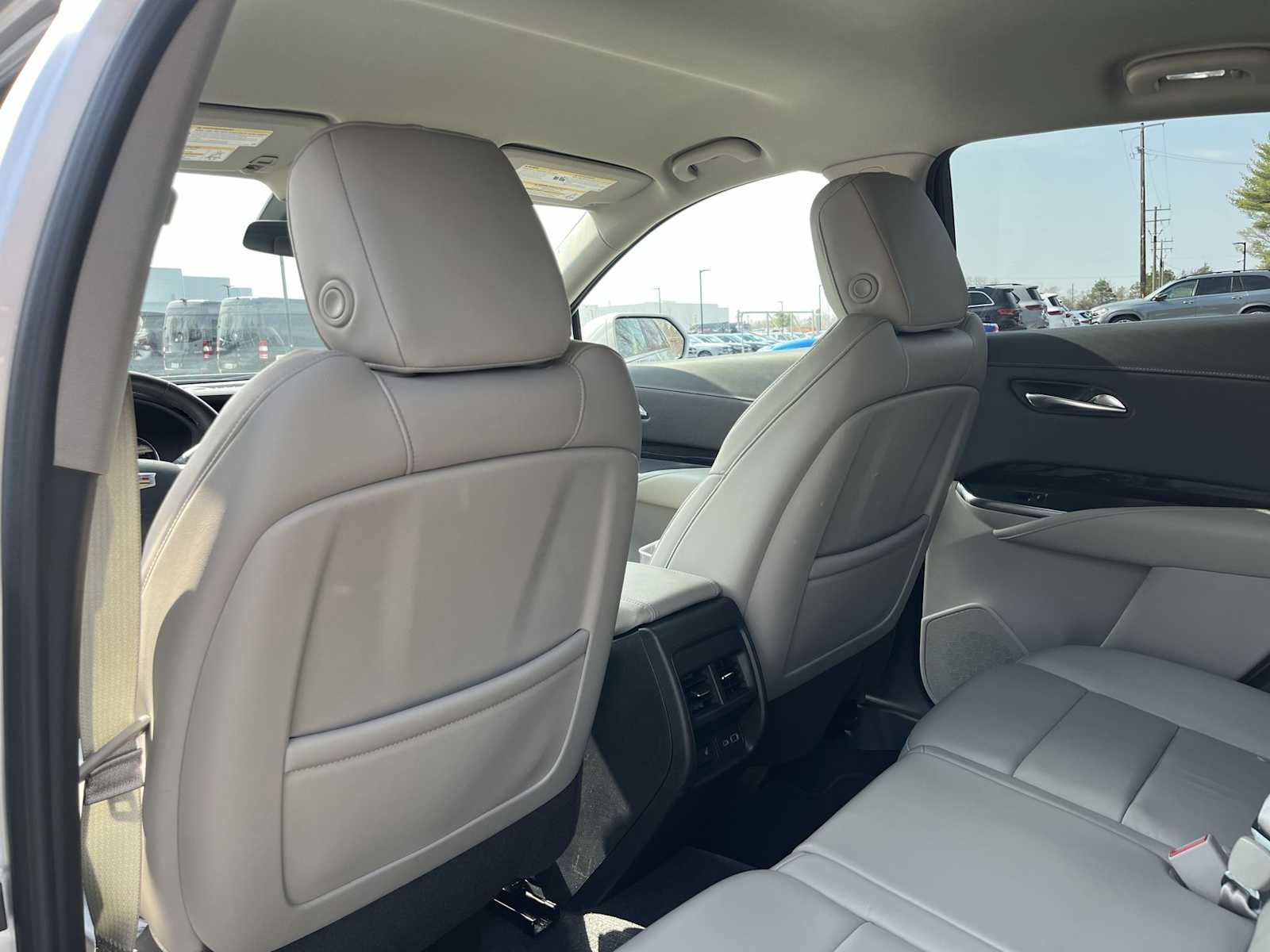 Used 2020 Cadillac XT4 Premium Luxury w/ Cold Weather Package image 31