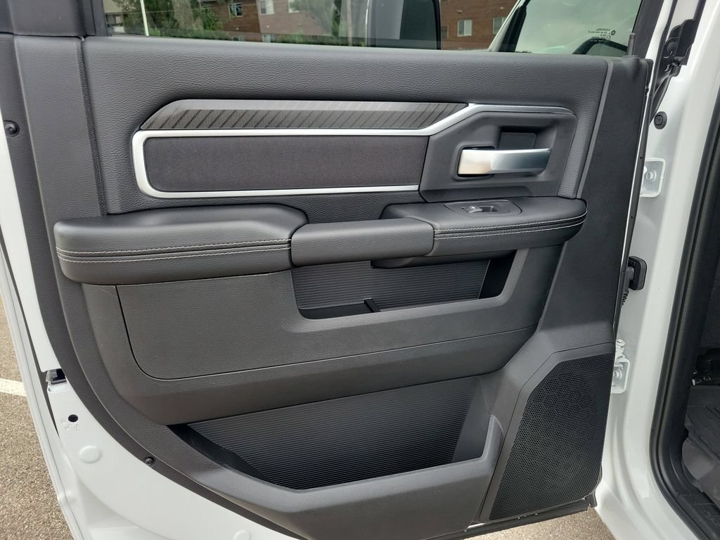 New 2026 RAM 2500 Big Horn AWD/4WD image 9