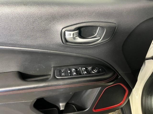 Certified 2019 Jeep Compass Trailhawk w/ Cold Weather Group AWD/4WD image 17