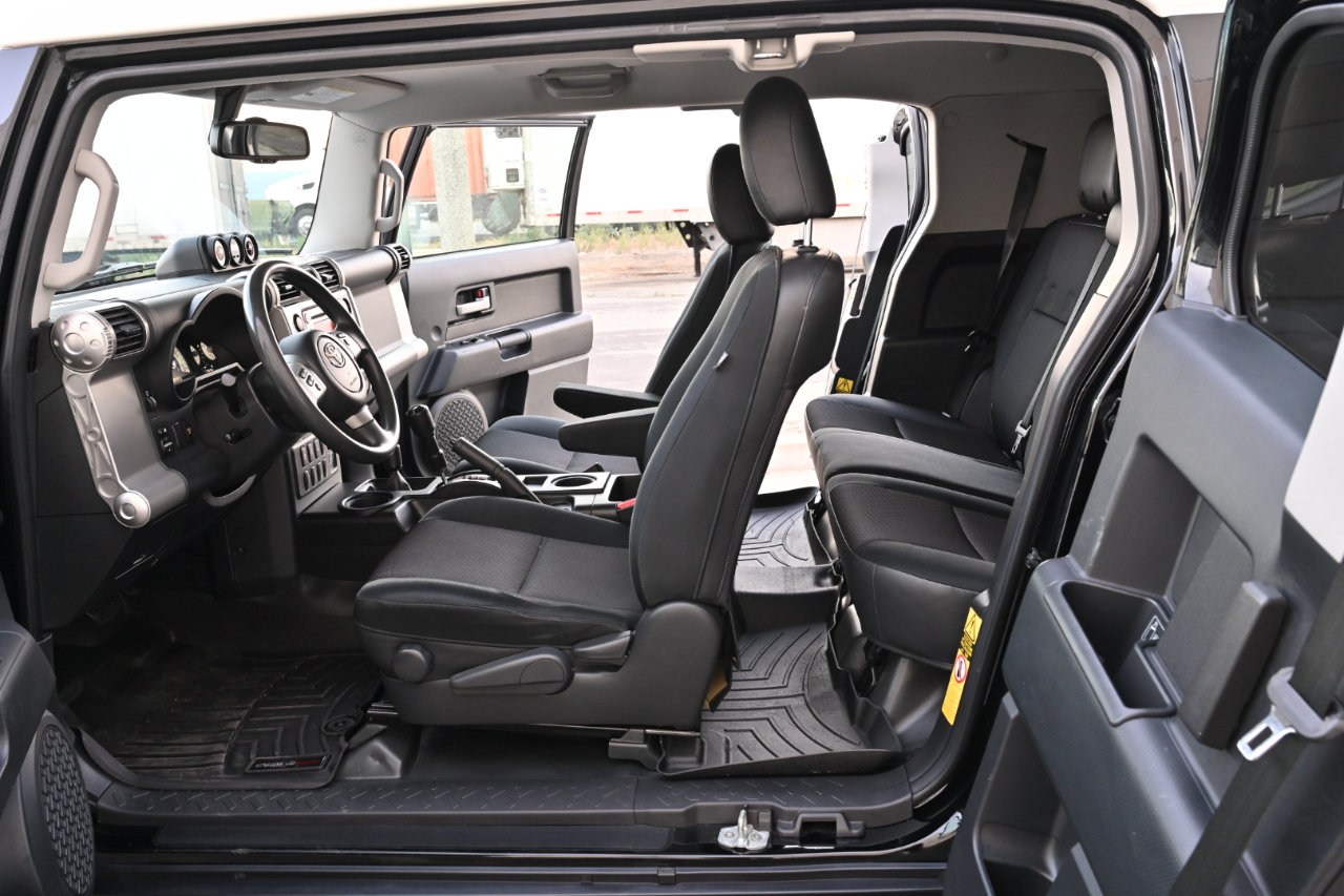 Used 2011 Toyota FJ Cruiser 4WD w/ Convenience Pkg image 15