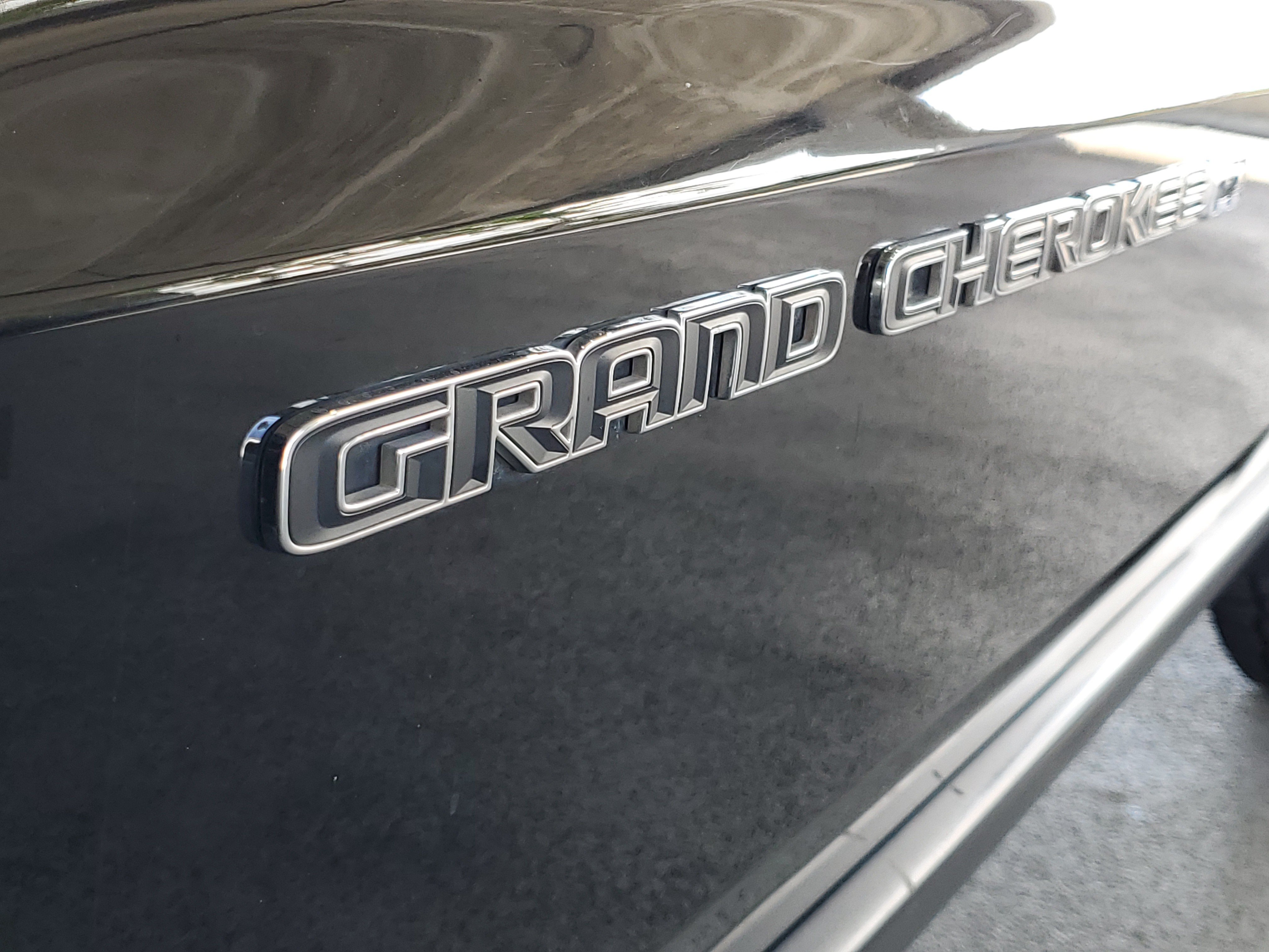 Certified 2022 Jeep Grand Cherokee Laredo E AWD/4WD image 5