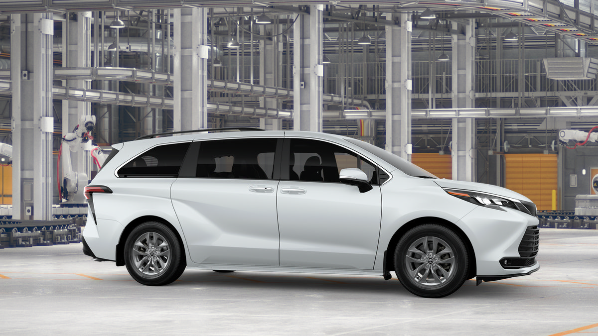 New 2026 Toyota Sienna XLE FWD image 32