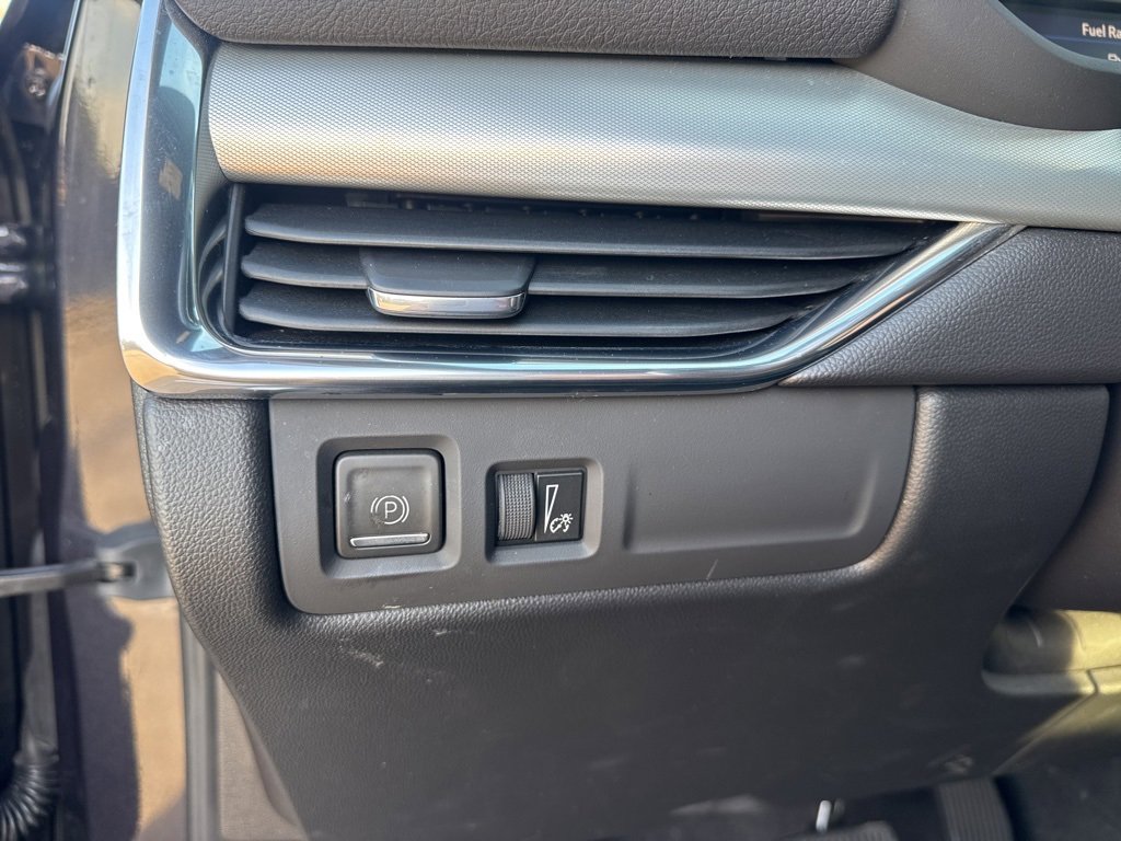 Used 2022 Cadillac XT4 Premium Luxury w/ Enhanced Visibility Package image 19