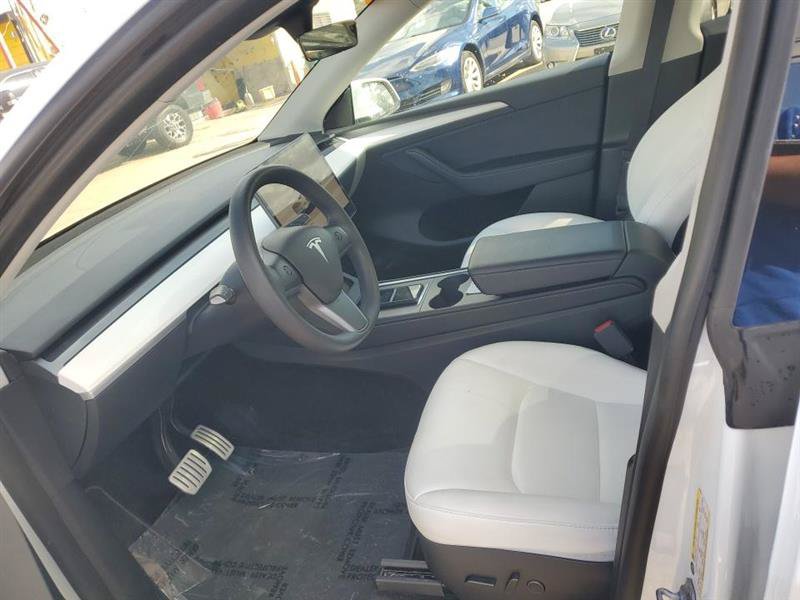 Used 2023 Tesla Model Y Performance AWD/4WD image 10