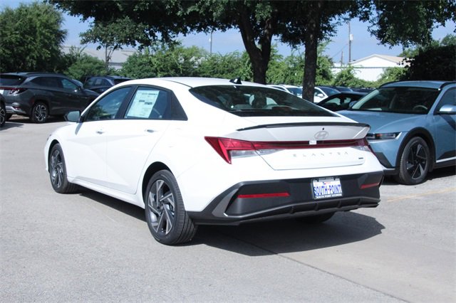Certified 2025 Hyundai Elantra SEL image 5