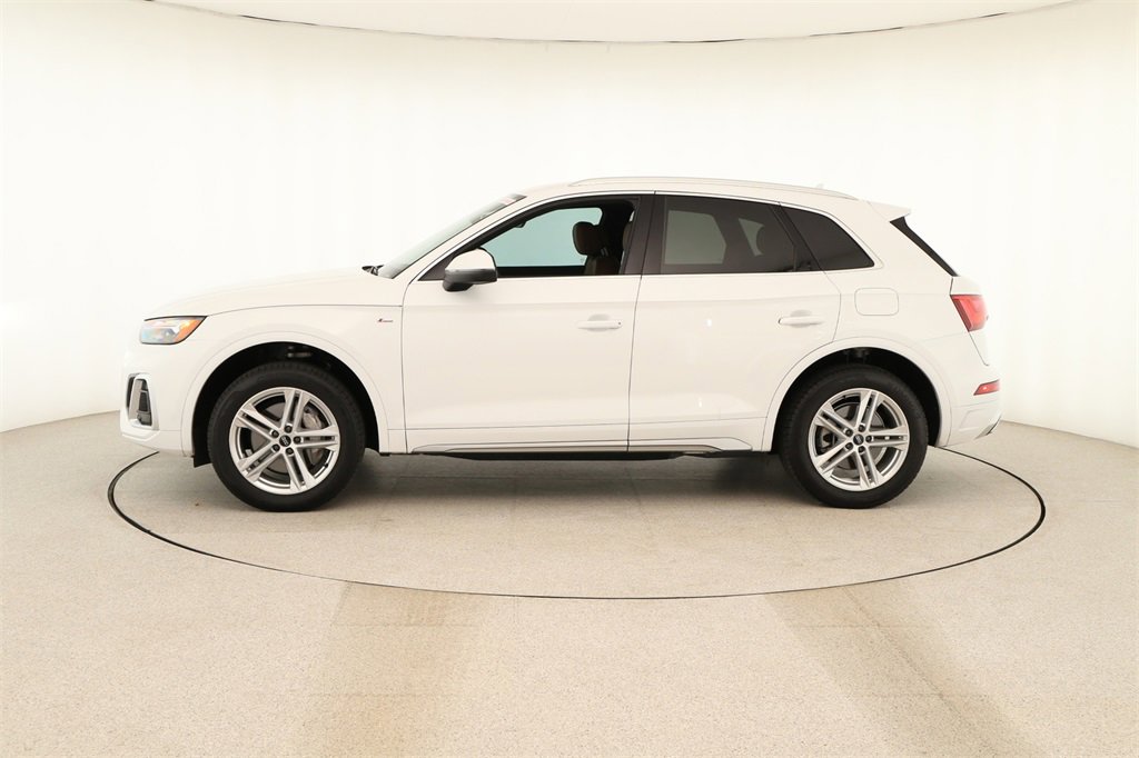 Used 2024 Audi Q5 e Premium w/ Convenience Package image 2