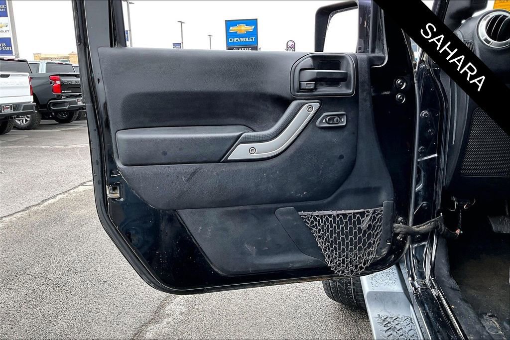 Used 2016 Jeep Wrangler Unlimited Sahara w/ Connectivity Group image 19