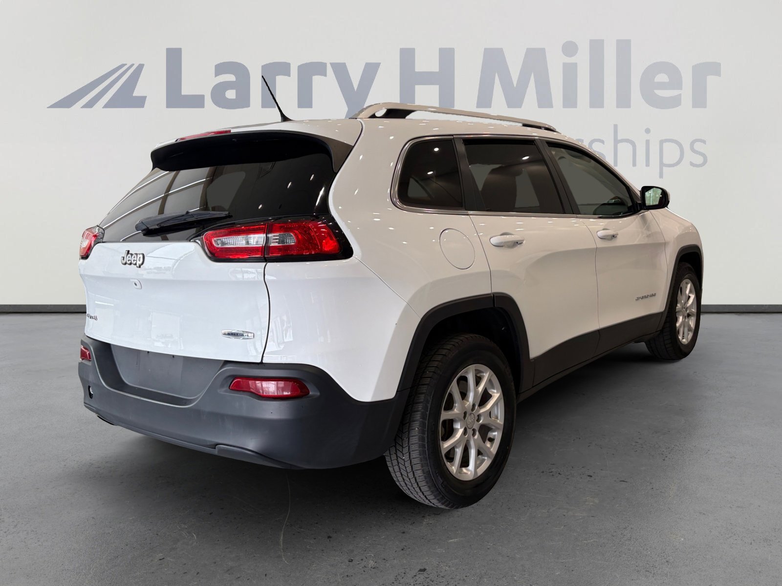 Used 2015 Jeep Cherokee Latitude w/ Cold Weather Group image 5