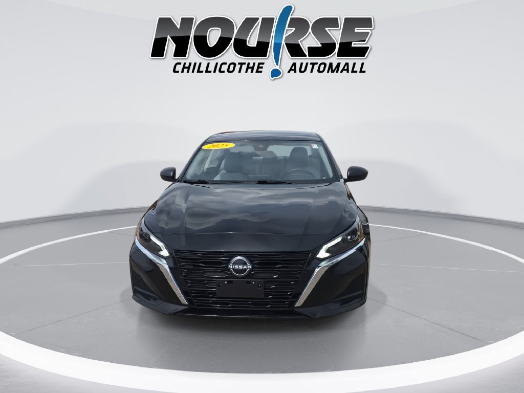 Used 2025 Nissan Altima 2.5 SV FWD image 3