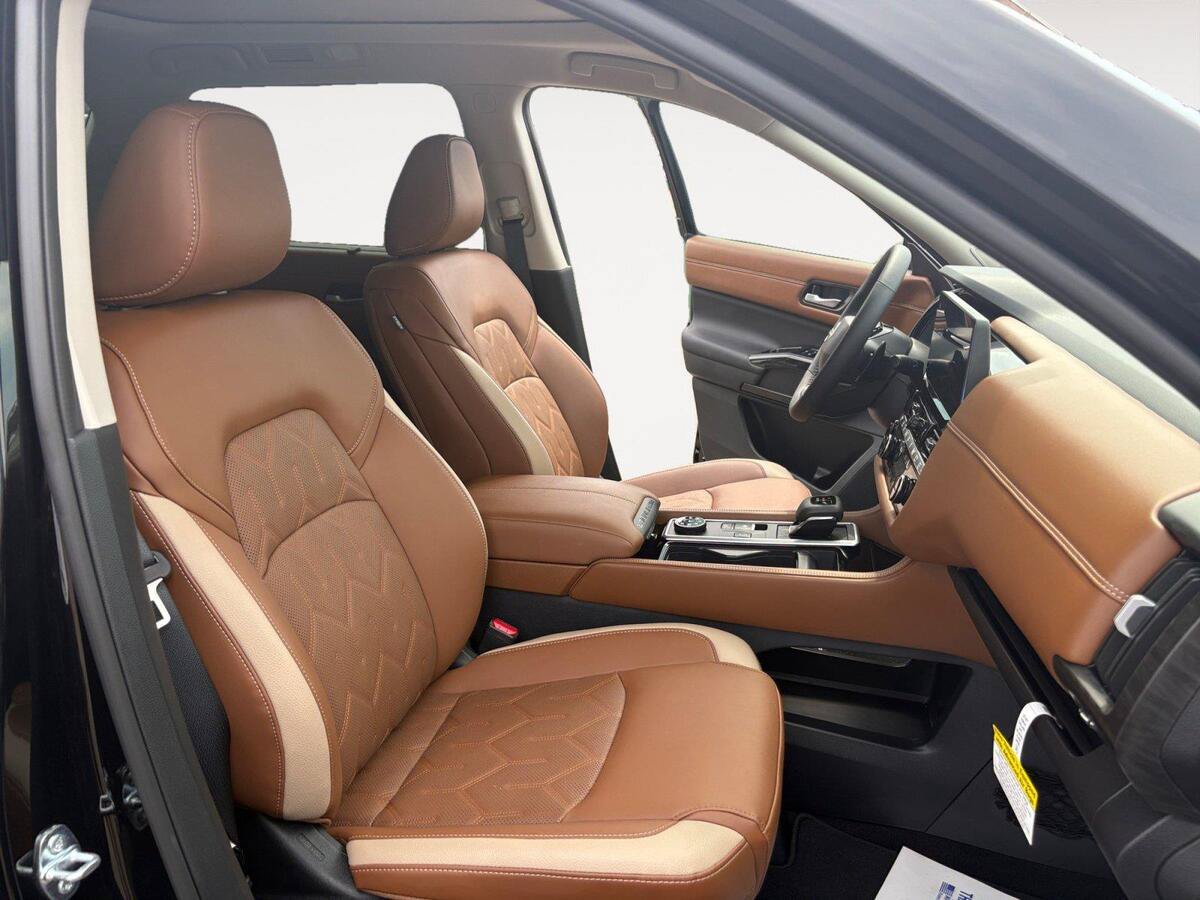 New 2026 Nissan Pathfinder Platinum AWD/4WD image 15